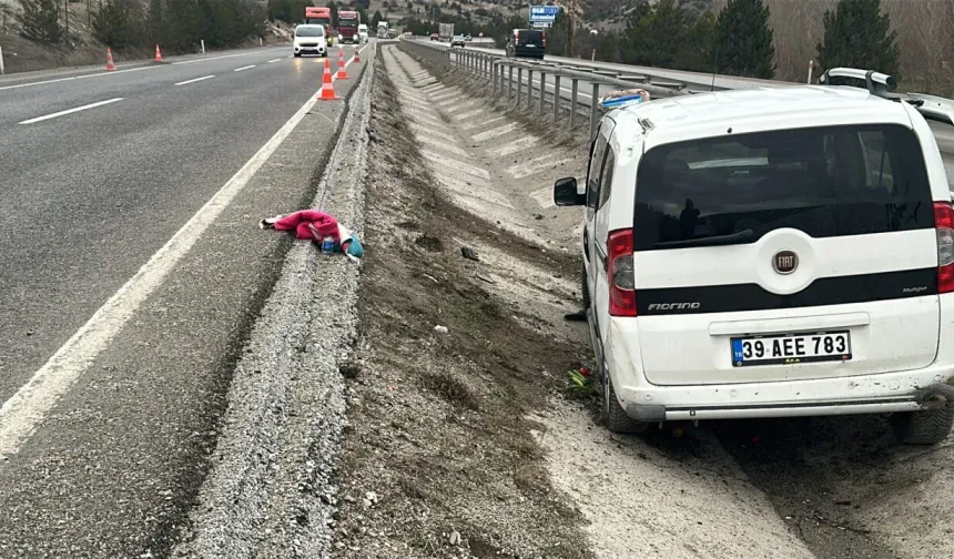 Kontrolden çıkana otomobil kanala savruldu: 1'i çocuk 3 yaralı!