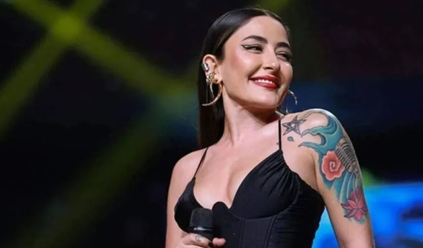 Melek Mosso hayranlarını korkuttu: Sahnede bir anda fenalaştı!