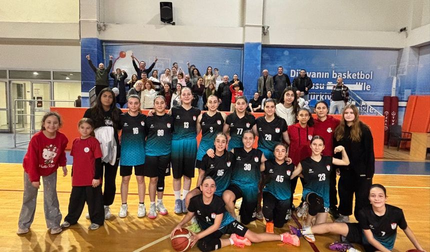 Bayraklı Belediyesi U14 Kız Basketbol Takımı İzmir şampiyonu oldu