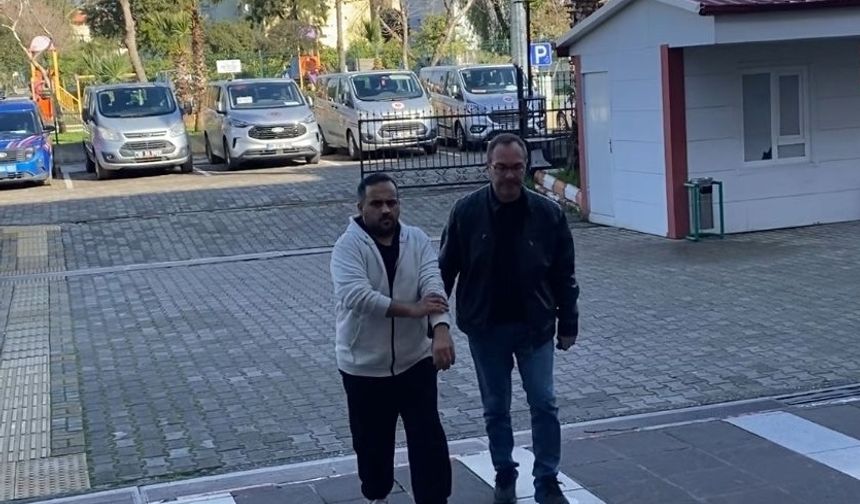 Kuyumcudan yüzük çaldı: Evinde yakalandı!