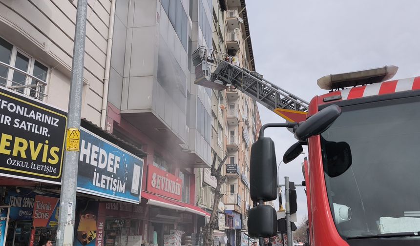 Mağazada yangın paniği: Bina tahliye edildi!
