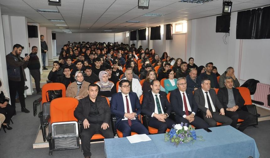 Salihli'de öğrenciler siber suçlara karşı bilgilendirildi