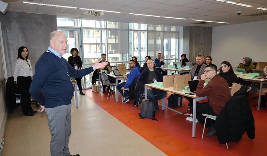 İngilizce eğitiminde 'yapay zekâ' liderleri yetişiyor