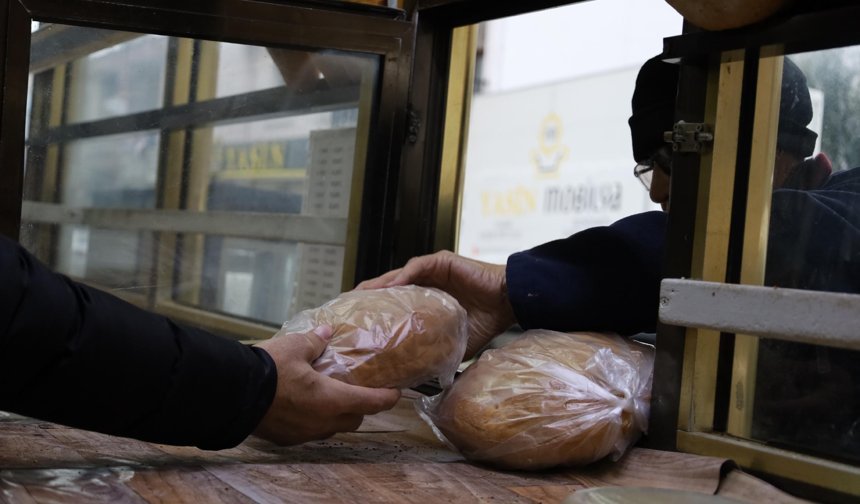 Turgutlu'da 'dolmalık ekmek' geleneği sürüyor