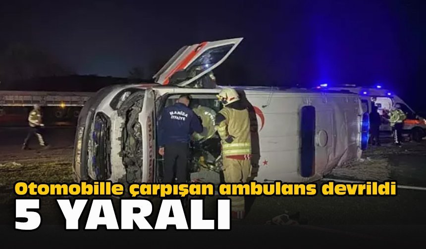 Otomobille çarpışan ambulans devrildi: 5 yaralı