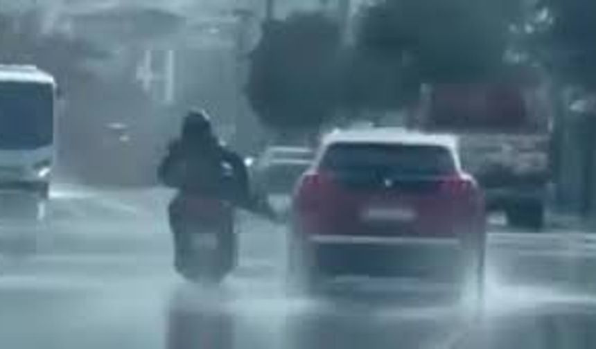 Seyir halinde yanındaki araca tekme attı: Cezadan kaçamadı!