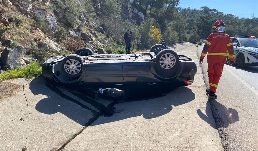 Kontrolden çıkan otomobil devrildi: Sürücü hastanelik!