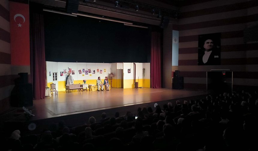 'Kadıncıklar' oyunu büyük ilgi gördü