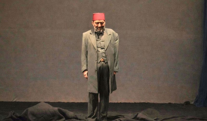 Ege Üniversitesinde 'Firavunla Yüzyüze' oyunu sahnelendi