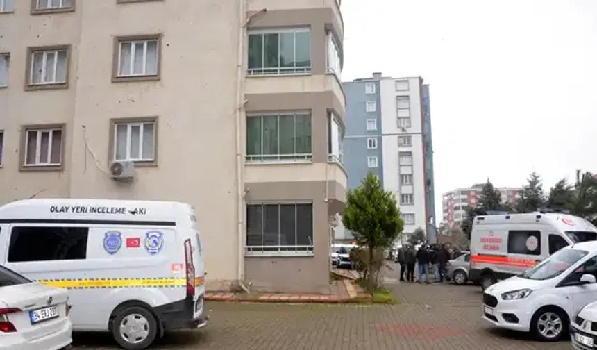 Evlat dehşeti: Babasını boğazını keserek öldürdü