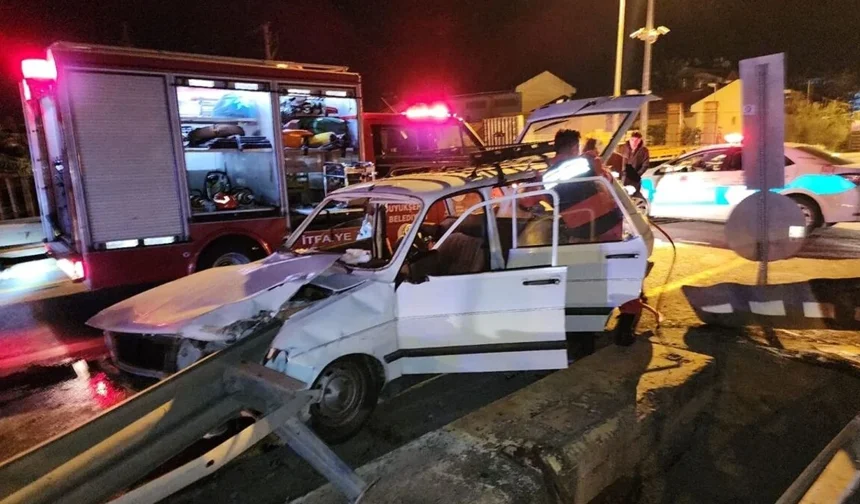 Kontrolden çıkan otomobil bariyerlere çarptı: 3'ü çocuk 5 yaralı!