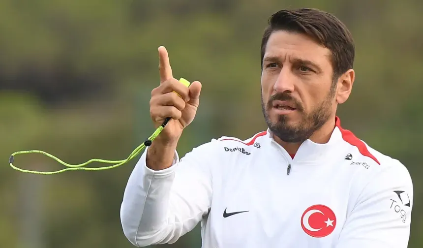 Milli maçta büyük panik... Egemen Korkmaz saha kenarında fenalaştı!