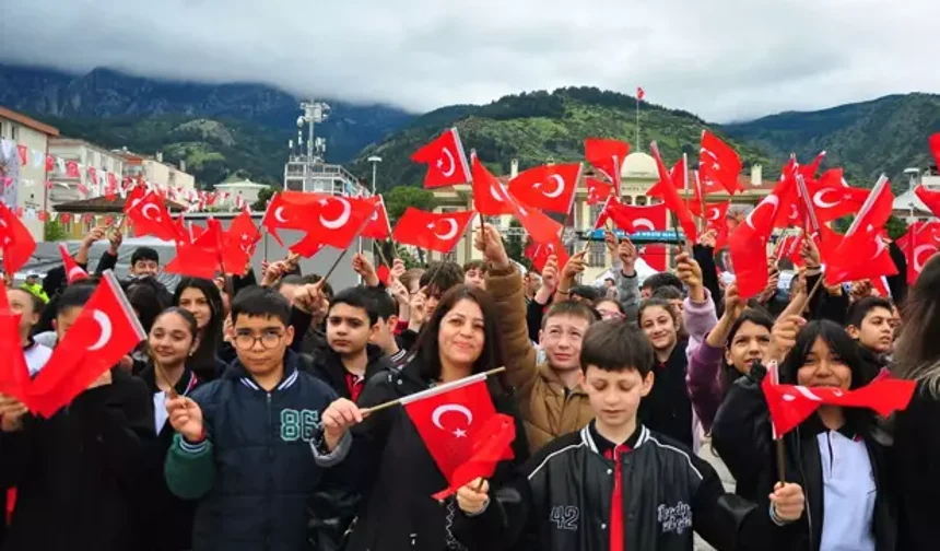 Manisa'da 23 Nisan coşkuyla kutlandı