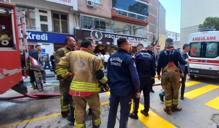 Bina alev aldı: Görme engelli kadını itfaiye kurtardı!