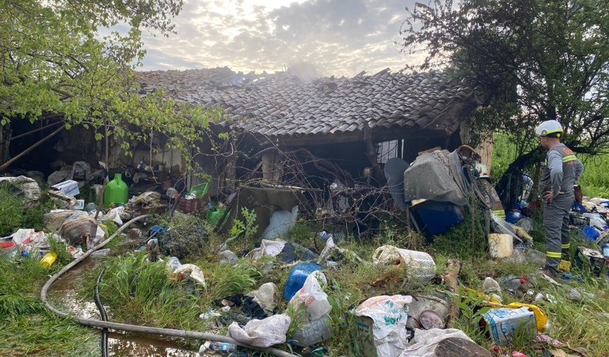 Manisa'da bağ evinde yangın: 1 ölü