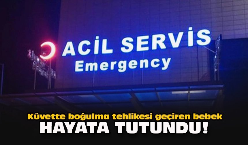 Küvette boğulma tehlikesi geçiren bebek hayata tutundu!