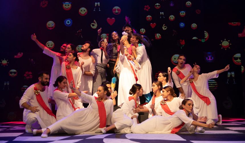Tiyatrodan konsere, danstan atölyelere: İzmir'de sanat dolu 23 Nisan haftası!