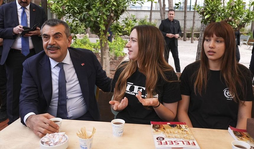 Bakan Tekin'den İzmir'de eğitim yatırımları mesajı