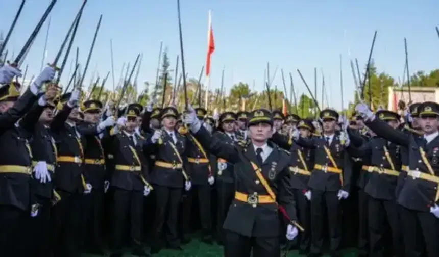 'Kılıçlı yemin' nedeniyle ihraç edilen komutanlar için görev iadesi kararı!