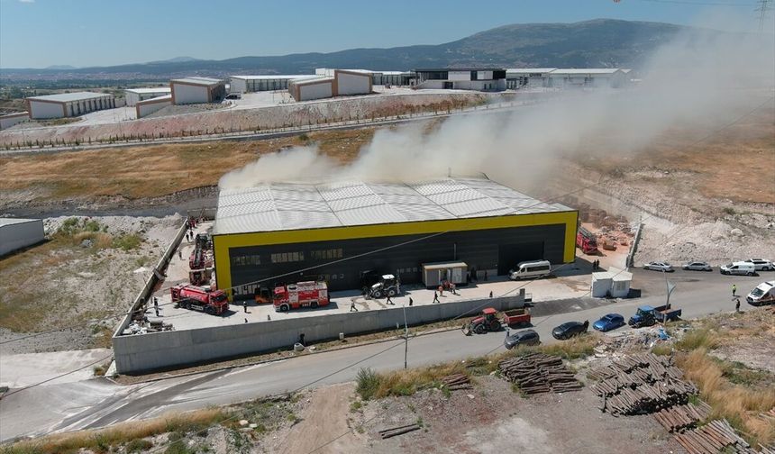 Kütahya'da fabrikada çıkan yangın söndürüldü