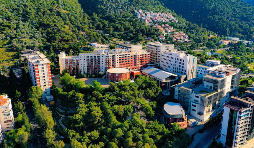 İzmir Ekonomi ‘Dünya Ligi’nde