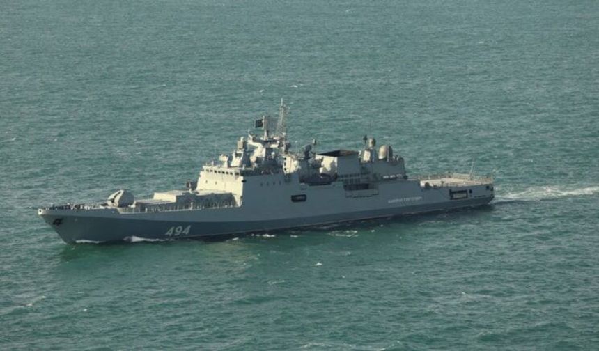 Rus savaş gemisi İngiliz yatına ateş açtı: Manş denizinde silahlar çekildi