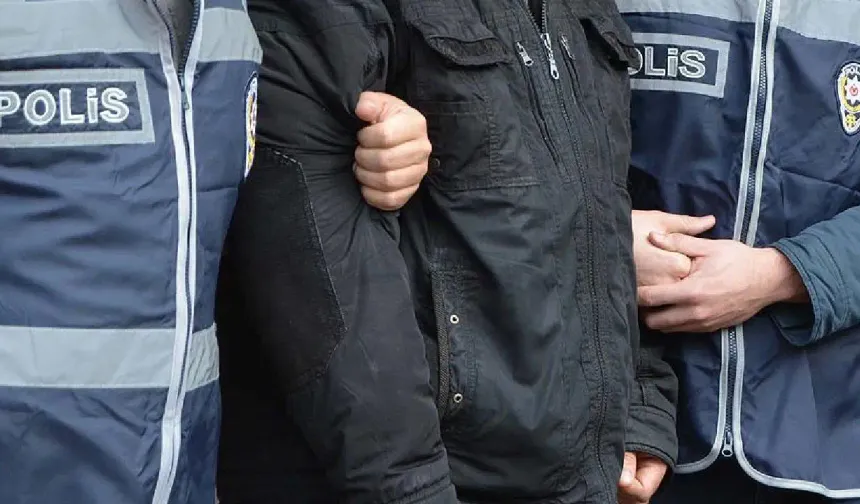 'Sahte belgelerle ikamet izni' operasyonu: 8 ilde 64 şüpheli yakalandı