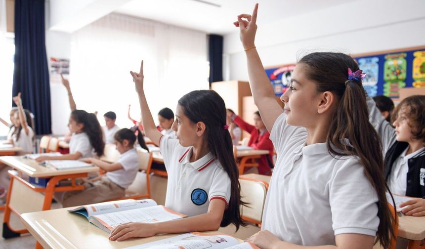 Okullarda yeni dönem başladı! Öğrenci ve velileri neler bekliyor?