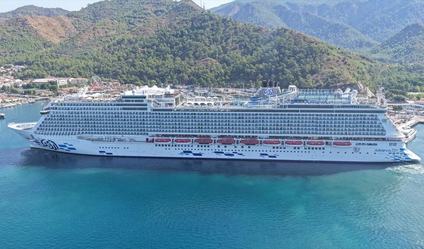 'Aroya' kruvaziyeriyle Marmaris'e 2 bin 540 turist geldi