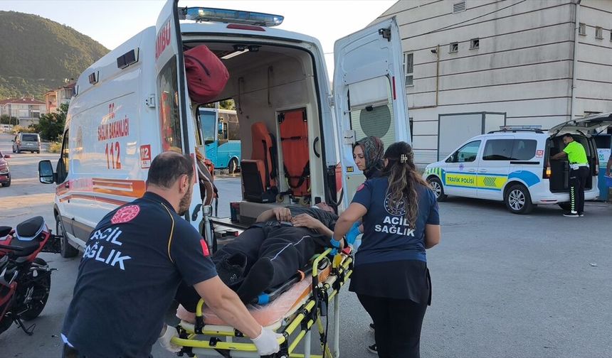 Kütahya'da motosikletler çarpıştı 2 kişi yaralandı