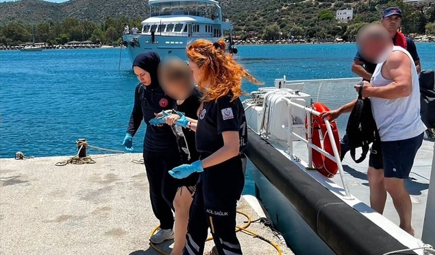 Muğla'da gezi teknesinde yaralanan kişiye tıbbi tahliye