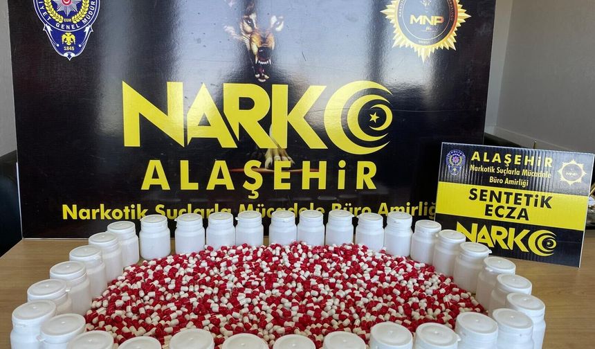 Manisa'da 'torbacı' operasyonu: Binlerce hap ele geçirildi!