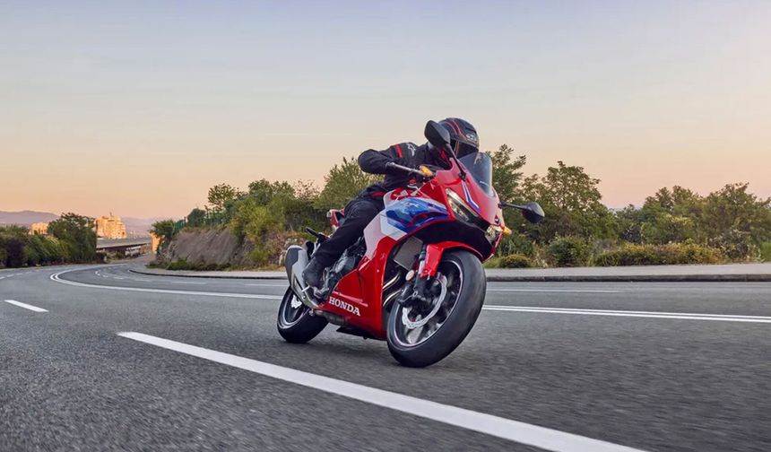 Honda yeni CBR500R modelini satışa sundu