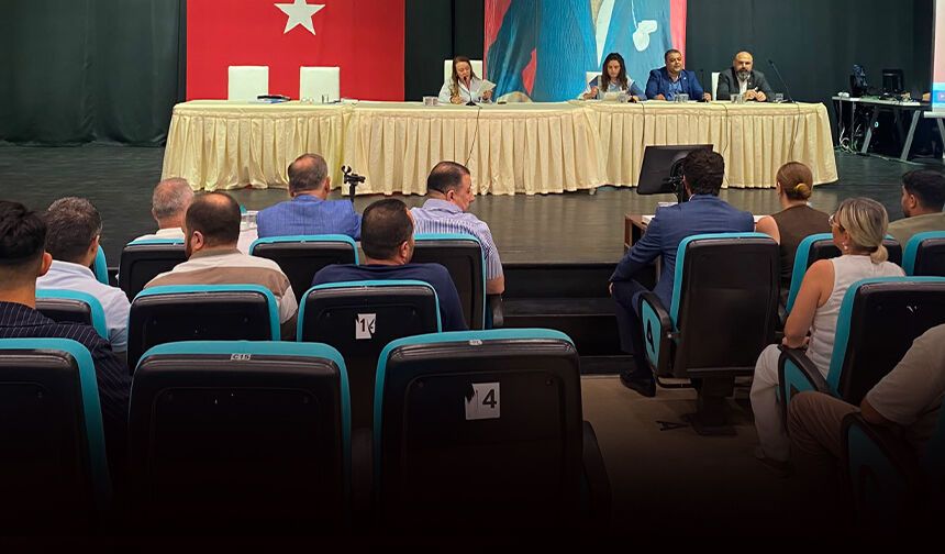 Meclis üyesi Mutlu’ya isyan etti: Esnafın peşini bırakın artık!