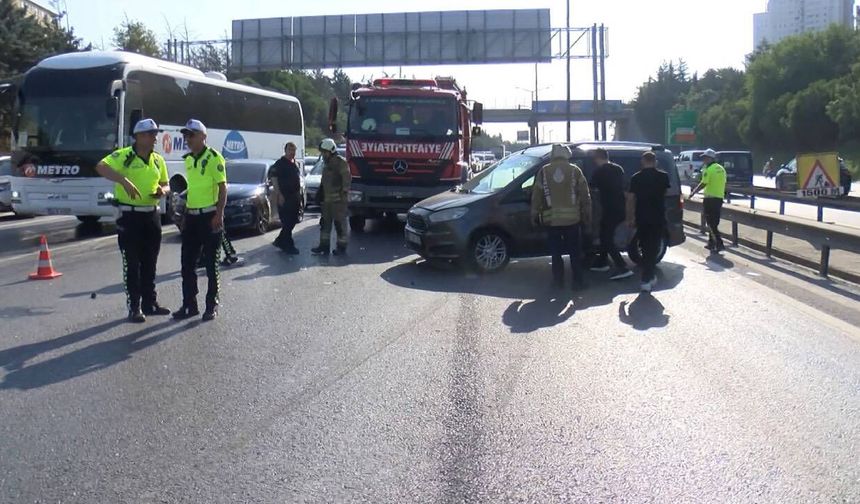 TEM Otoyolu'nda feci kaza: 10 araç birbirine girdi!