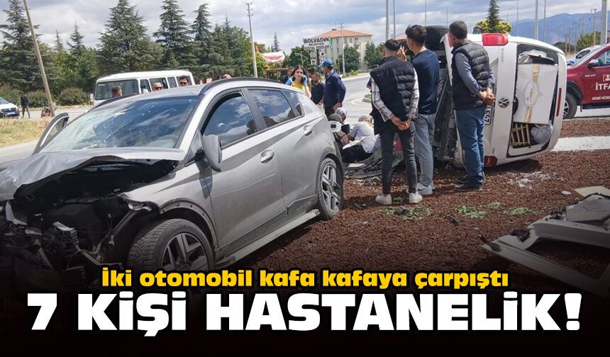 İki otomobil kafa kafaya çarpıştı: 7 kişi hastanelik!