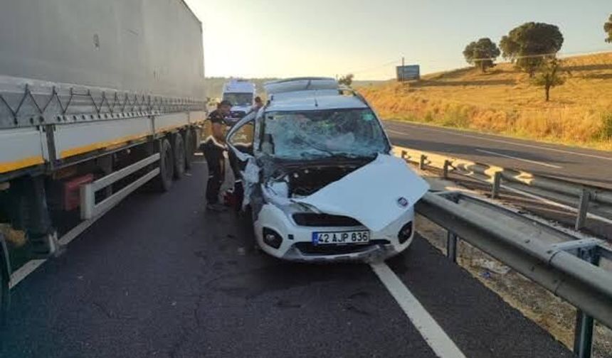 Kamyonet ile otomobilin çarpışması sonucu 4 kişi yaralandı