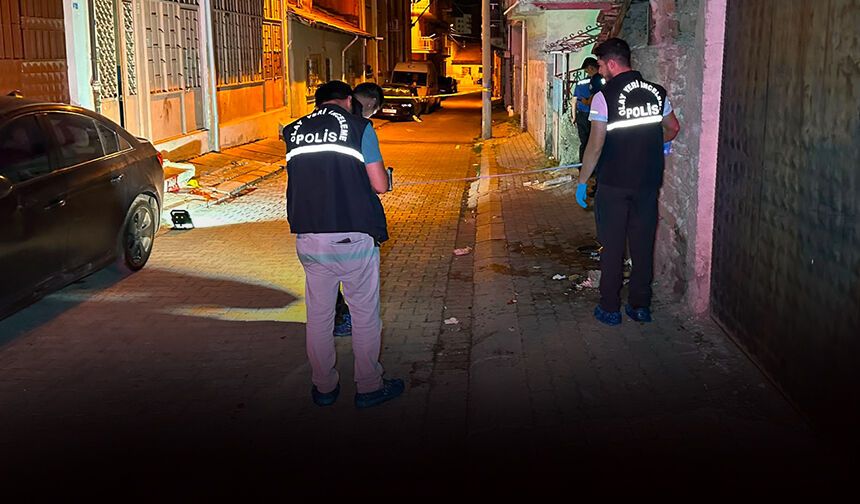 Sokak kavgası kanlı bitti: 1 kişi ağır yaralı!