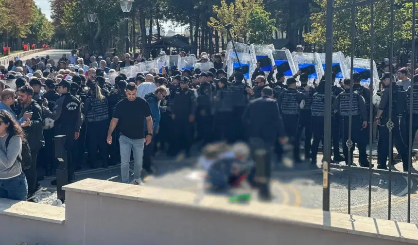 AYM önündeki eylemde kendini vurdu: Emekli polis kurtarılamadı!