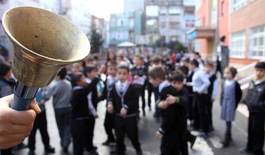 Pazartesi okulların ders saati değişti
