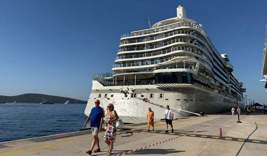 Bodrum'a 2 kruvaziyerle 2 bin 484 turist geldi!