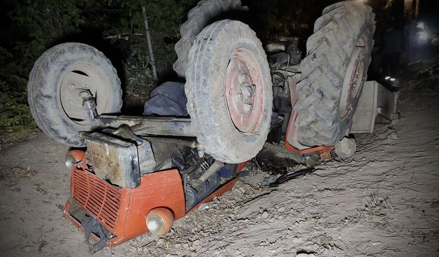 Kütahya'da devrilen traktörün sürücüsü yaralandı