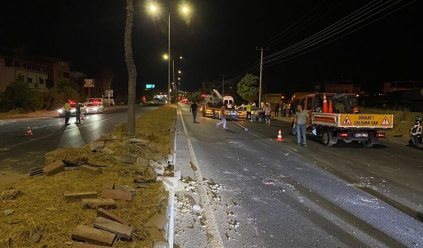 Otomobil refüje çarptı: Feci kazada 2 kişi hastanelik!