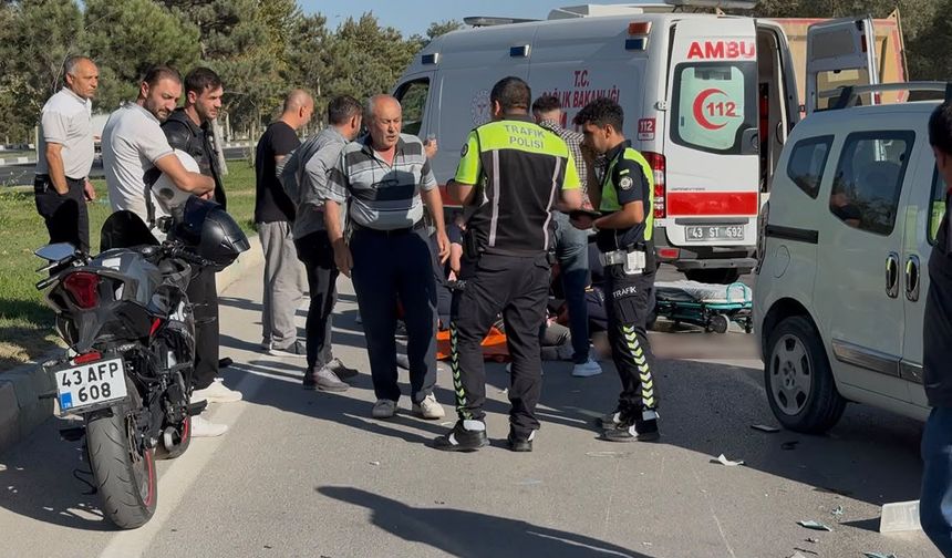 Hafif ticari araçla çarpışan motosikletin sürücüsü öldü