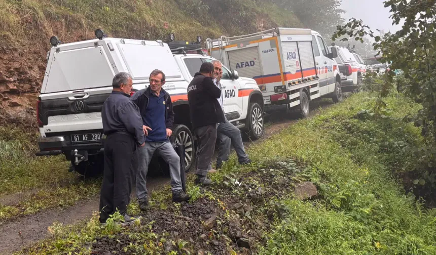Trabzon'da heyelan: Toprak altında kalan kişiden acı haber!