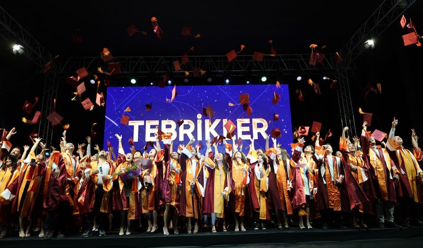 İEÜ'de 144 yüksek lisans ve doktora öğrencisine diploma!