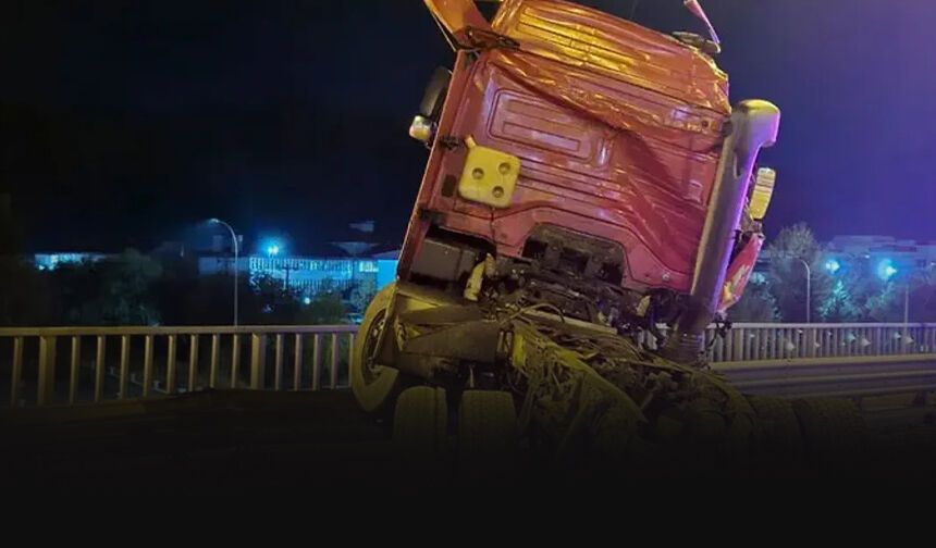 4 aracın karıştığı zincirleme kazada 1'i ağır 6 yaralı