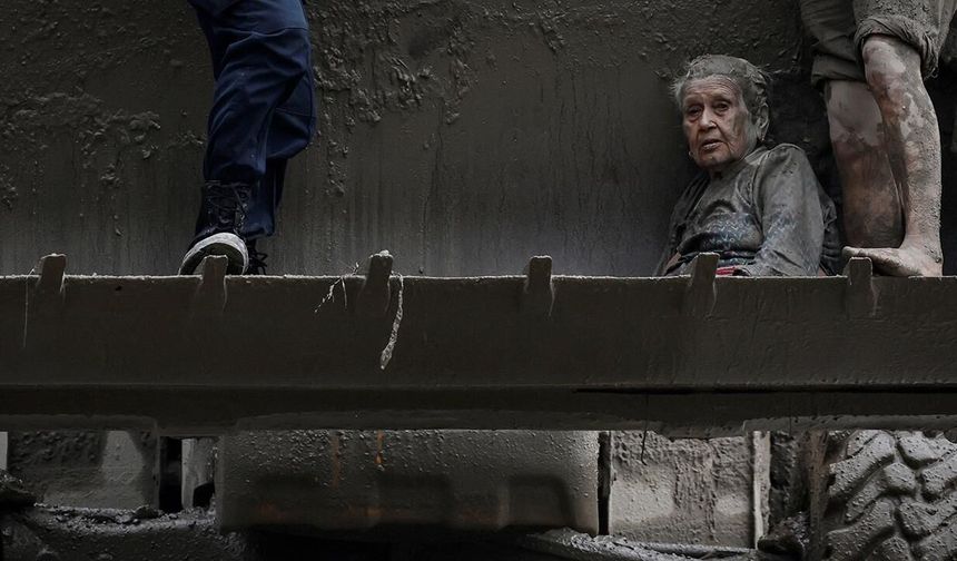 Nepal'deki selde hayatını kaybedenlerin sayısı 1003'e yükseldi!