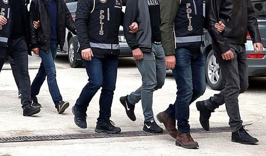 Yurt dışına kaçmaya çalışırken yakalanan 9 FETÖ şüphelisi adliyede!