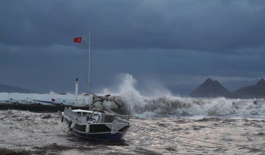 Bodrum'da feribot seferlerine fırtına engeli!